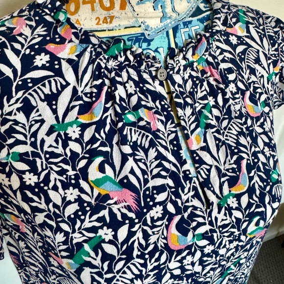 LOFT Bird Ruffle Split Neck Shell - Picture 3 of 9